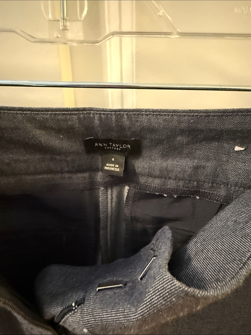 Ann Taylor women’s cropped ankle blue pants